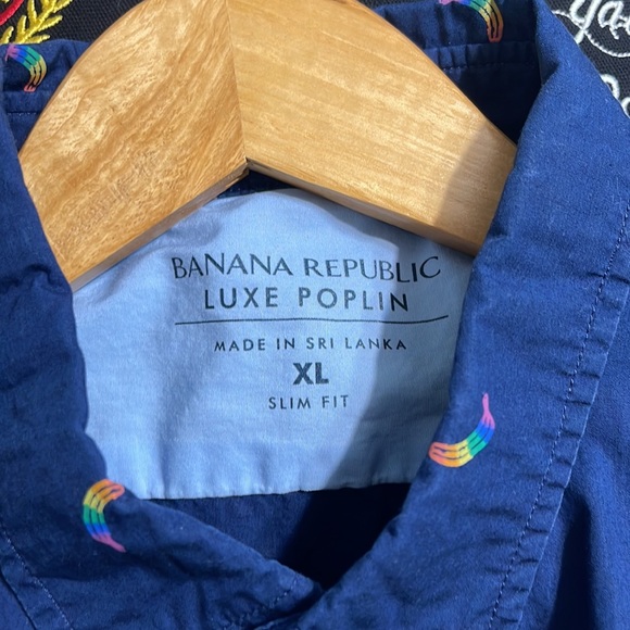 Banana republic, short sleeve button down pride shirt - Picture 4 of 4